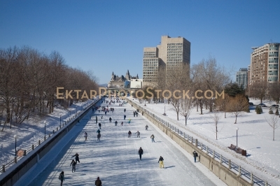 Winterlude skating on Rideau canal view on Chateau Lauries verti